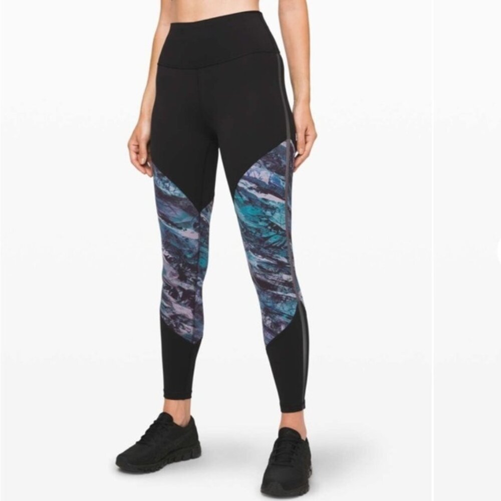 Lululemon Run to Reset Tight 25" size 4 in Black / Frozen Island Multi
